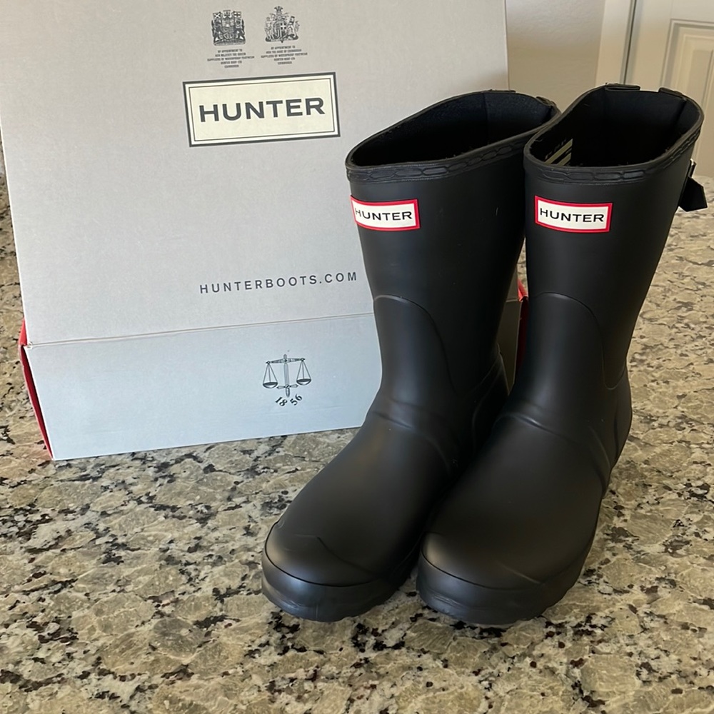 Hunter Women's Short Back Adjustable Rain Boots and Boot Socks
